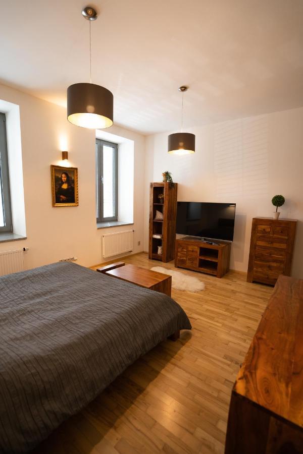 Black Field Apartment Бърно Екстериор снимка