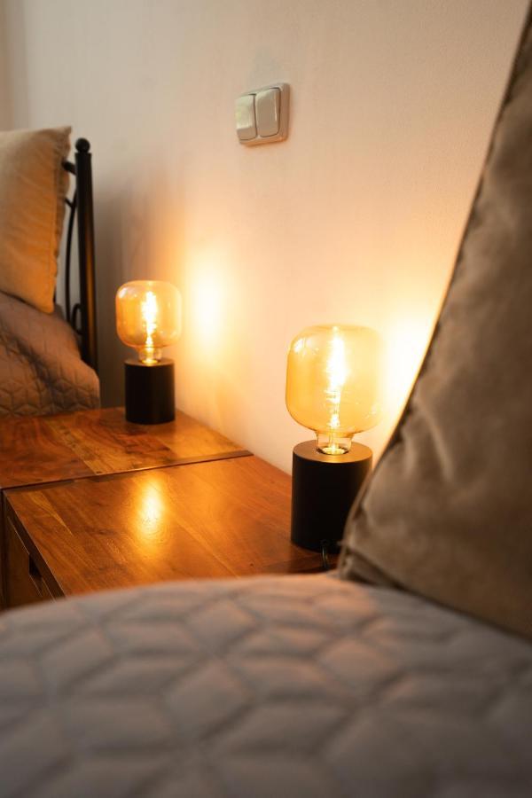 Black Field Apartment Бърно Екстериор снимка