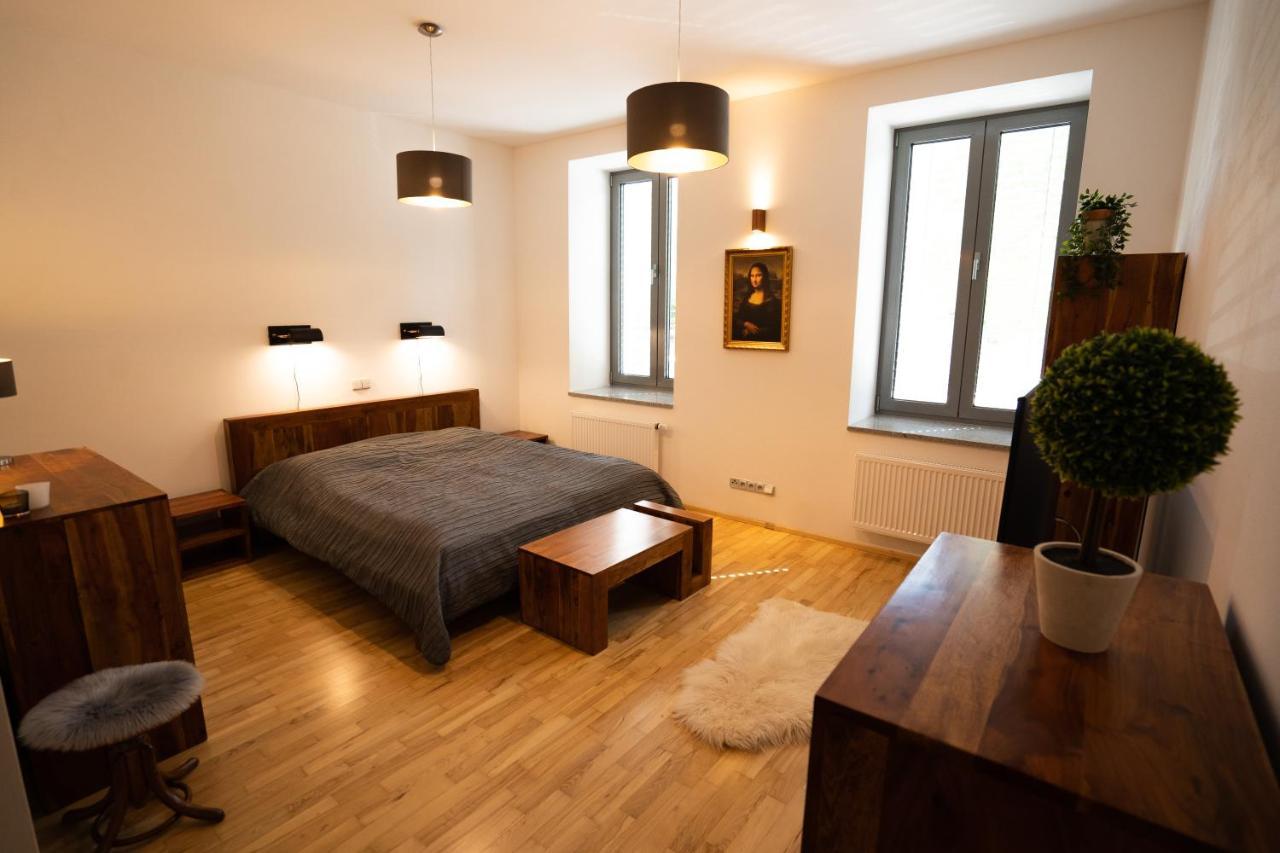 Black Field Apartment Бърно Екстериор снимка