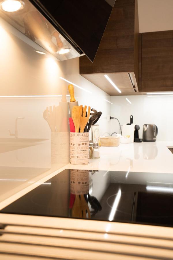Black Field Apartment Бърно Екстериор снимка