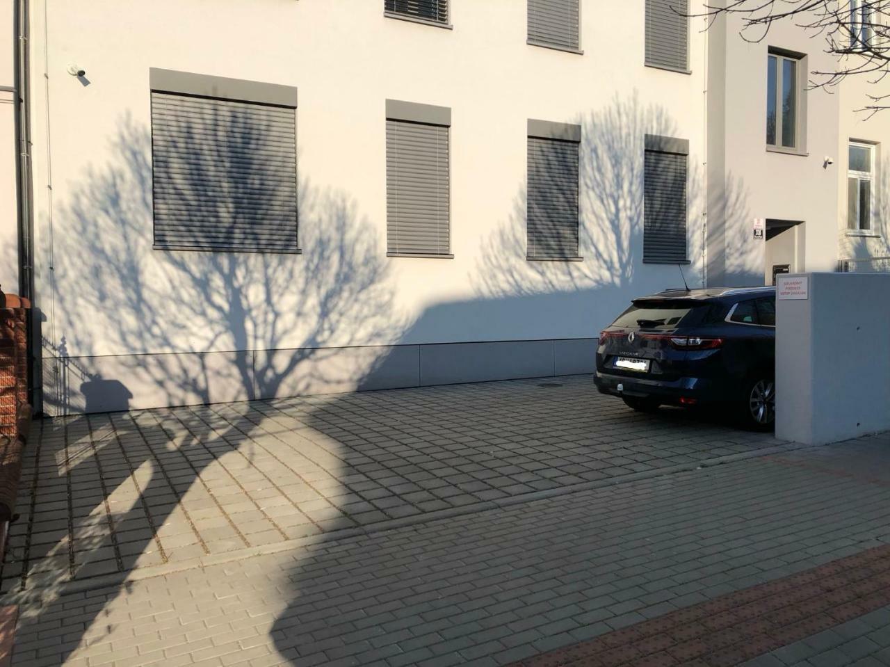 Black Field Apartment Бърно Екстериор снимка